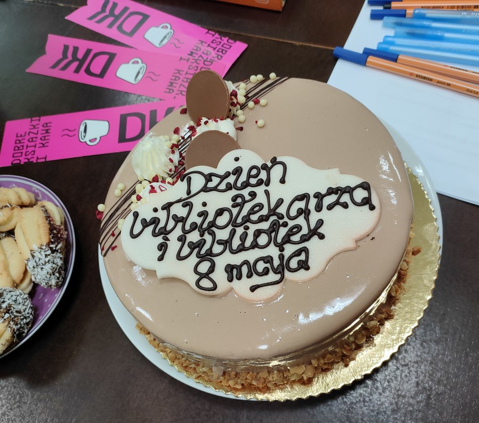 tort z okazji święta bibliotekarzy